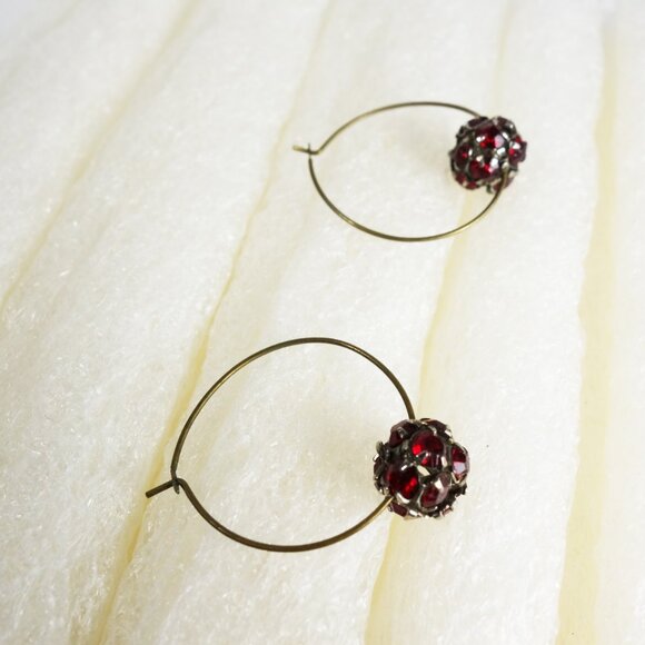 Red Ball Loop Earrings Shine Classic - Picture 2 of 4
